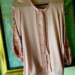 Silk blouses with different designs and embroidery. Size m-l.